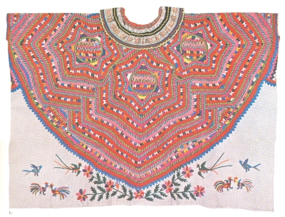 Vestido maya con motivos geométricos,  florales y animales
